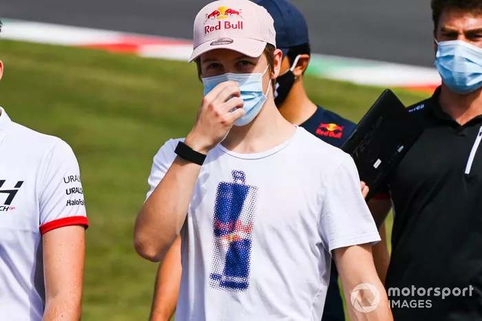 Juri Vips, Dams cammina in pista