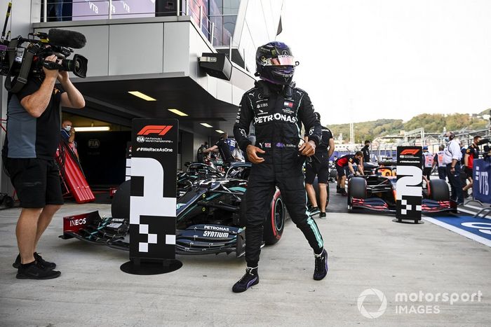 Ganador de la pole position Lewis Hamilton, Mercedes-AMG F1