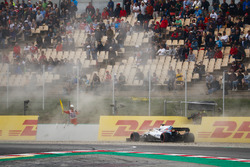 Lance Stroll, Williams Racing, spin atıyor ve çakıl havuzuna çıkıyor
