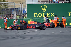 Kazalı araç, Max Verstappen, Red Bull Racing RB14 ve Daniel Ricciardo, Red Bull Racing RB14