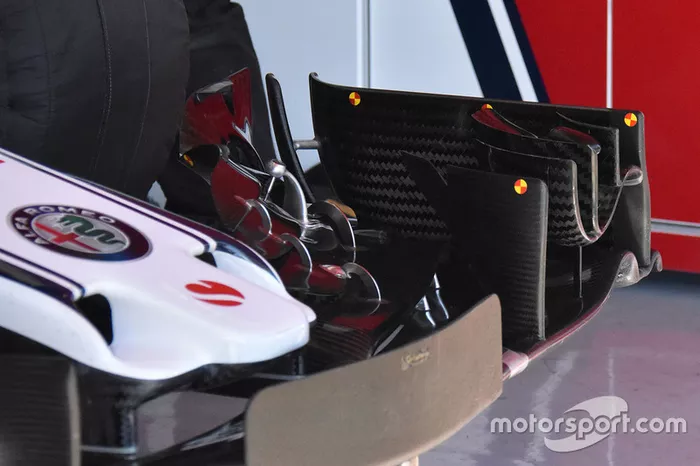 Detalle del alerón delantero del Sauber C37 