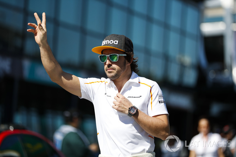 Fernando Alonso, McLaren, en el desfile de pilotos