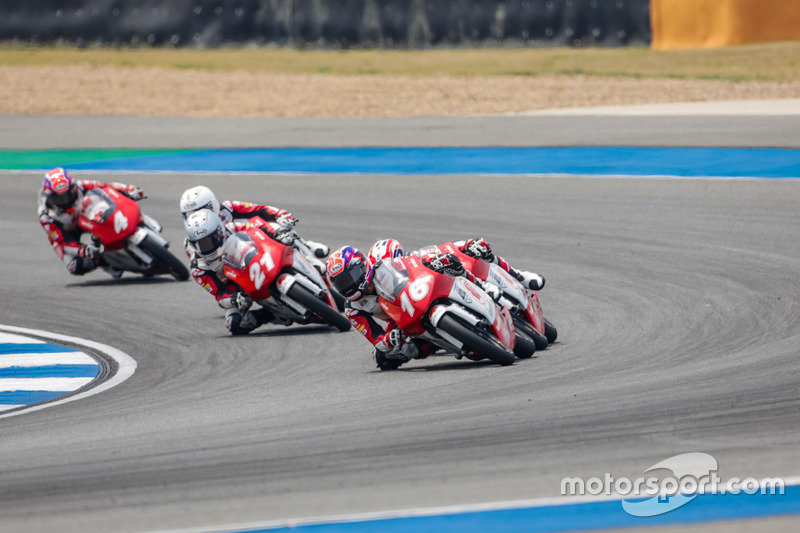 #16 Adenanta Putra saat Race 2 ATC Thailand 2018