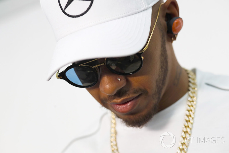 Hamilton: "Hoje ele deveria ter terminado bem a corrida, porque ele é bom o suficiente para fazer isso. Eu acho que se Fernando Alonso estivesse naquele carro hoje ele teria terminado uma corrida decente e ganhado bons pontos pela Red Bull.”