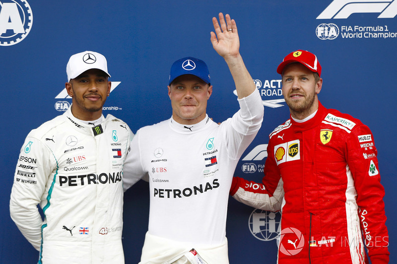Il poleman Valtteri Bottas, Mercedes AMG F1, il secondo qualificato Lewis Hamilton, Mercedes AMG F1, il terzo qualificato Sebastian Vettel, Ferrari