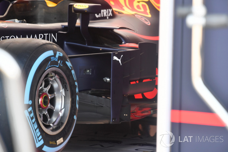Red Bull Racing RB14 barge board