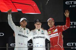 Podium: Segundo, Lewis Hamilton, Mercedes AMG F1, ganador, Valtteri Bottas, Mercedes AMG F1, tercero
