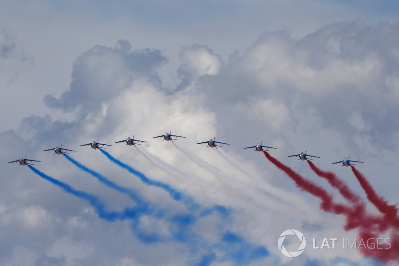 Patrouille de France flypast