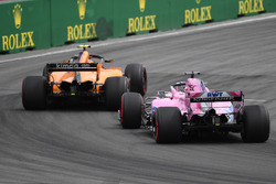 Stoffel Vandoorne, McLaren MCL33 and Sergio Perez, Force India VJM11