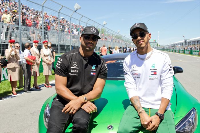 Lewis Hamilton, Mercedes AMG F1 con Russell Wilson
