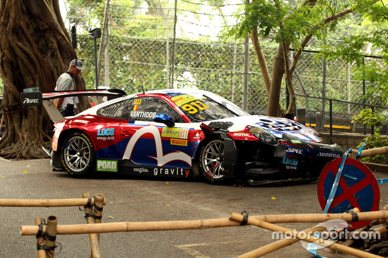 The crasched car of Laurens Vanthoor, Craft Bamboo Racing, Porsche 911 GT3R