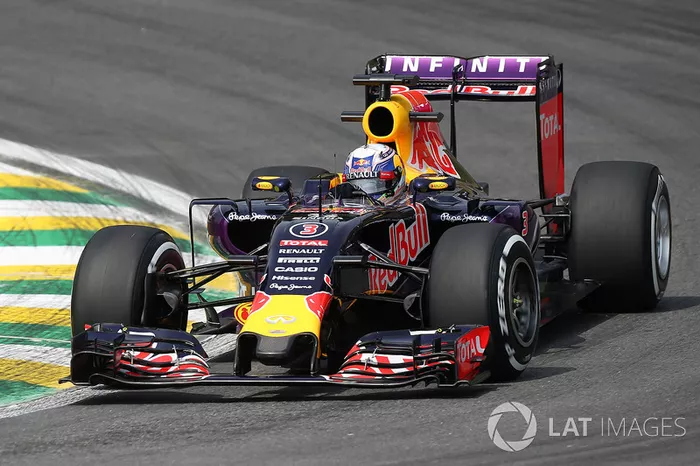 2015 : Red Bull RB11, motor Renault