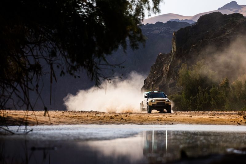 #500 Defender Rally, Defender D7X-R: Stéphane Peterhansel, Michael Metge 