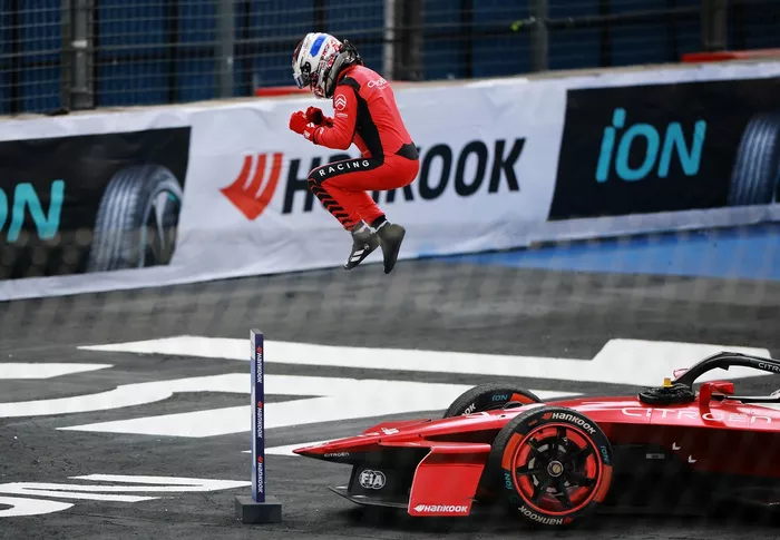 Race winner Nick Cassidy, Citroen Racing