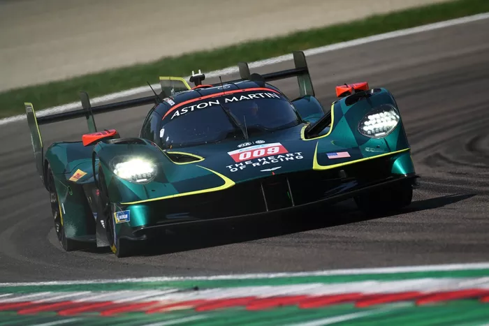 #009 Aston Martin Thor Team Aston Martin Valkyrie: Alex Riberas, Marco Sorensen