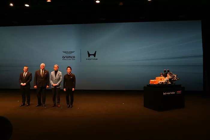 Stefano Domenicali, Lawrence Stroll, Toshihiro Mibe, director ejecutivo de Honda, Koji Watanabe, director ejecutivo de HRC. 
