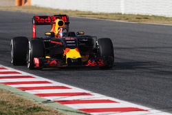 Даниил Квят, Red Bull Racing RB12