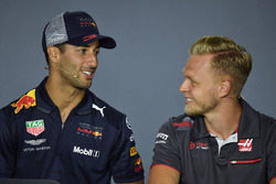 Daniel Ricciardo, Red Bull Racing y Kevin Magnussen, Haas F1