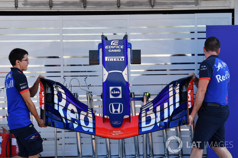 Ніс та переднє антикрило Scuderia Toro Rosso STR13