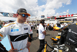 Stoffel Vandoorne, McLaren, on the grid