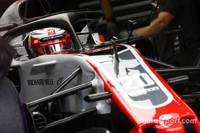 6. Kevin Magnussen, Haas F1 Team VF-18, in the garage