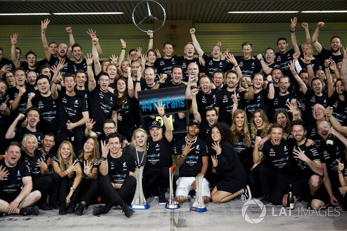 Toto Wolff, Mercedes AMG F1, ganador, Valtteri Bottas, Mercedes AMG F1, su esposa, Emelia, Lewis Hamilton, Mercedes AMG F1.