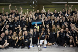 Toto Wolff, Executive Director Mercedes AMG F1, Race winner Valtteri Bottas, Mercedes AMG F1, his wife Emelia, Second place Lewis Hamilton, Mercedes AMG F1, the Mercedes team are celebarting
