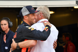 Pole sitter Daniel Ricciardo, Red Bull Racing celebrates in parc ferme with Dr Helmut Marko, Red Bull Motorsport Consultant