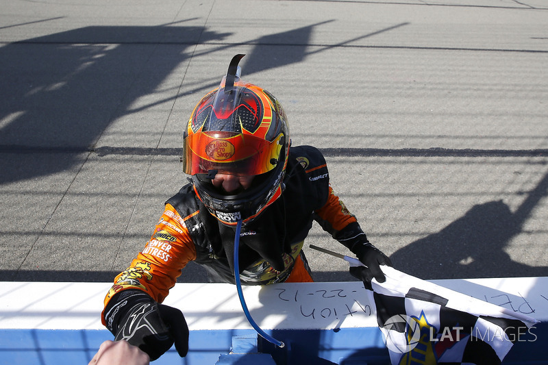 Race winner Martin Truex Jr., Furniture Row Racing, Toyota Camry Bass Pro Shops/5-hour ENERGY