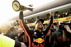 Race winner Daniel Ricciardo, Red Bull Racing celebrates with his team