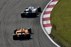 Sergey Sirotkin, Williams FW41 et Stoffel Vandoorne, McLaren MCL33