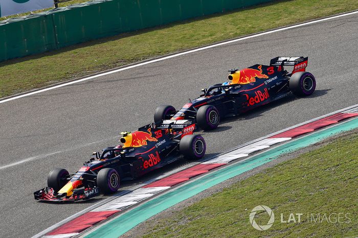 Max Verstappen, Red Bull Racing RB14 lidera a Daniel Ricciardo, Red Bull Racing RB14
