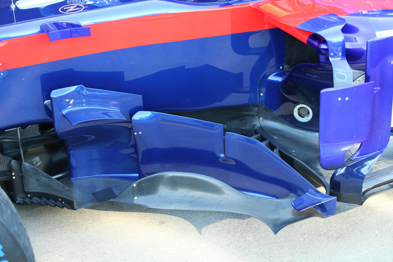 Toro Rosso STR13 pontones