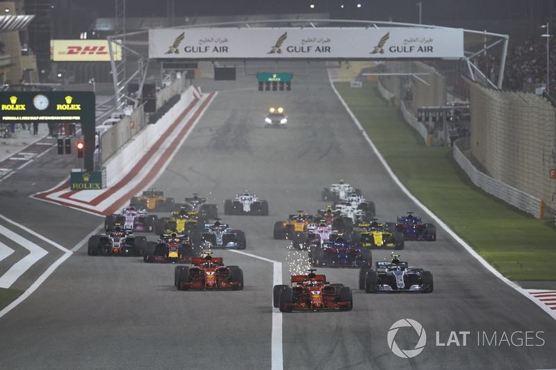 Себастьян Феттель, Ferrari SF71H, лідирує на старті