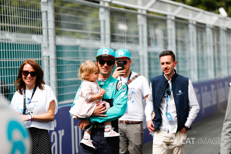 Luca Filippi, NIO Formula E Team, in griglia con la sua famiglia