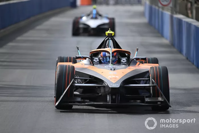 Jake Hughes, Equipo NEOM McLaren de Fórmula E, e-4ORCE 04