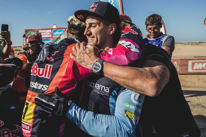 #47 Red Bull KTM Factory: Kevin Benavides, #1 Husqvarna Factory Racing: Luciano Benavides