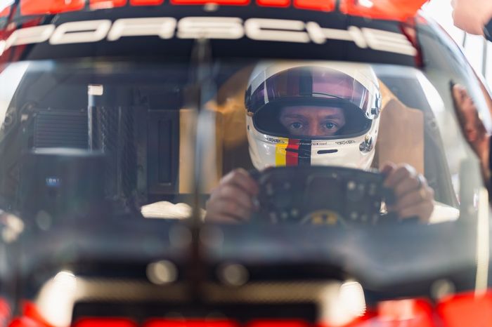 Sebastian Vettel prueba el Porsche 963 