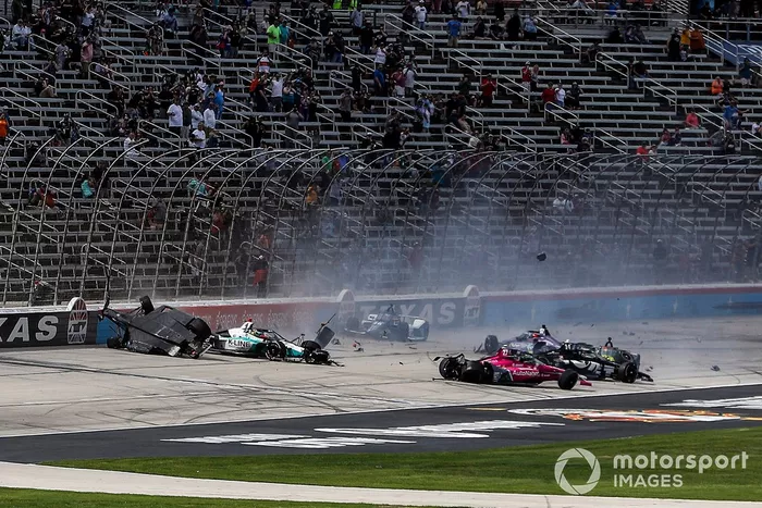 Choque al inicio de la carrera