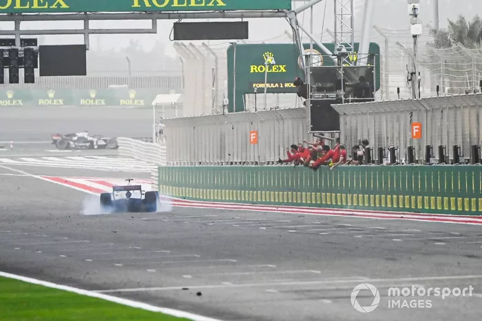 El campeón de F2 Mick Schumacher, Prema Racing cruza la línea de meta