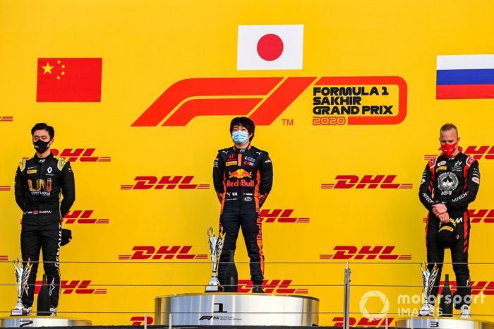 Podio: segundo lugar Guanyu Zhou, UNI-Virtuosi, ganador de la carrera Yuki Tsunoda, Carlin, tercer lugar Nikita Mazepin, Hitech Grand Prix
