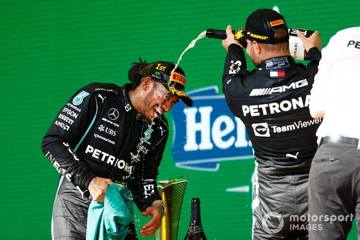 Podio: tercer lugar Valtteri Bottas, Mercedes, ganador de la carrera Lewis Hamilton, Mercedes