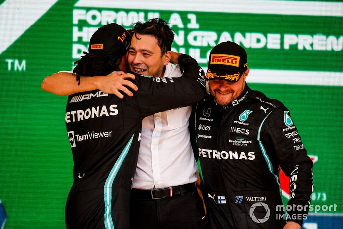 Podio: Ganador Lewis Hamilton, Mercedes, tercer lugar Valtteri Bottas, Mercedes