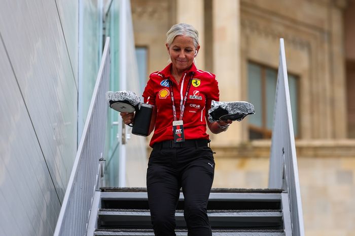 Angela Cullen, entrenadora de Lewis Hamilton, Ferrari