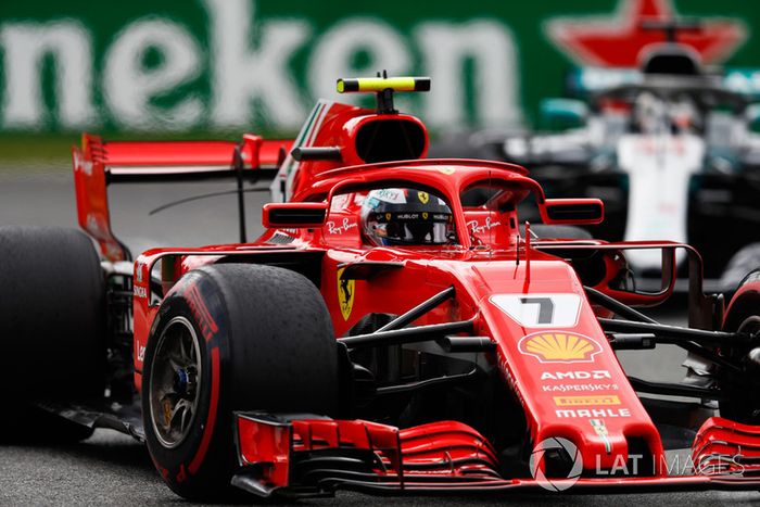 Kimi Raikkonen, Ferrari SF71H,  Lewis Hamilton, Mercedes AMG F1 W09
