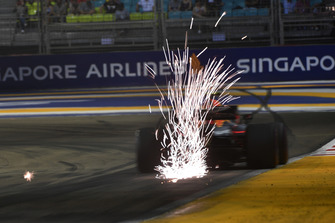 Max Verstappen, Red Bull Racing RB14 lâche des étincelles