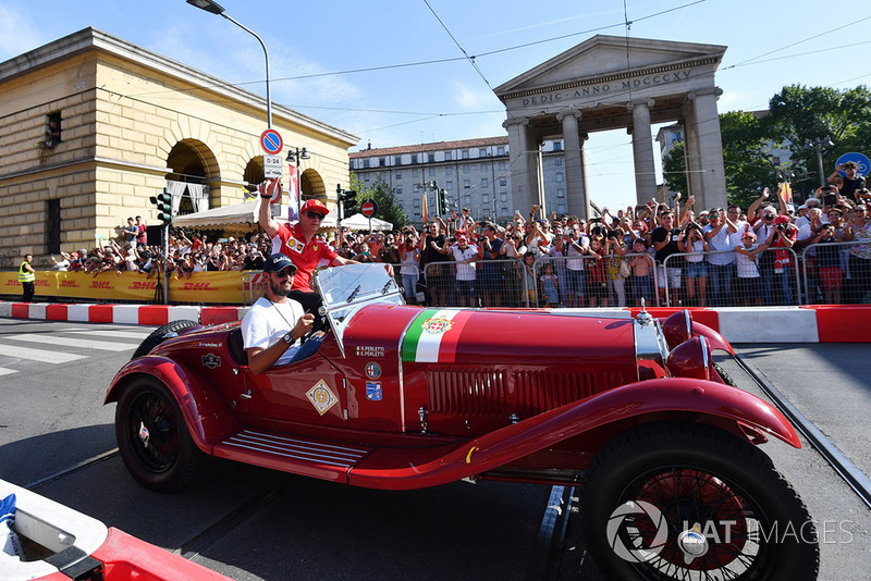 Kimi Raikkonen, Ferrari, naik mobil klasik