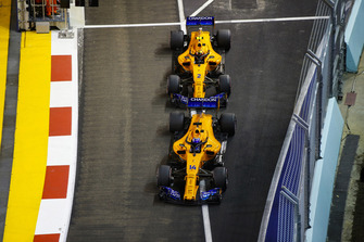 Fernando Alonso, McLaren MCL33 ve Stoffel Vandoorne, McLaren MCL33