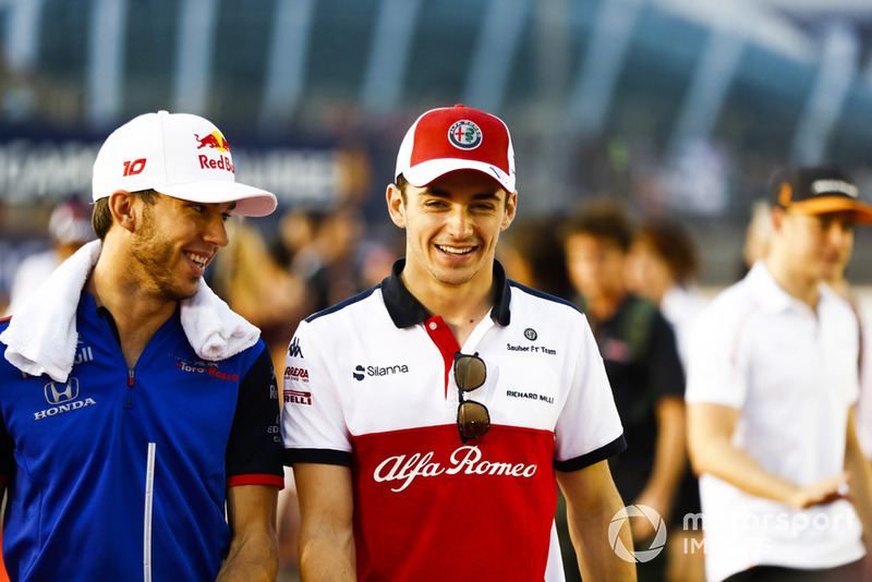 Charles Leclerc, Sauber, talks to Pierre Gasly, Toro Rosso