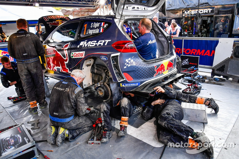 Автомобиль Ford Fiesta WRC Себастьена Ожье и Жюльена Инграссиа
